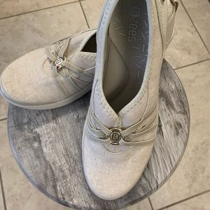 Cream color BZEES size 10m women’s